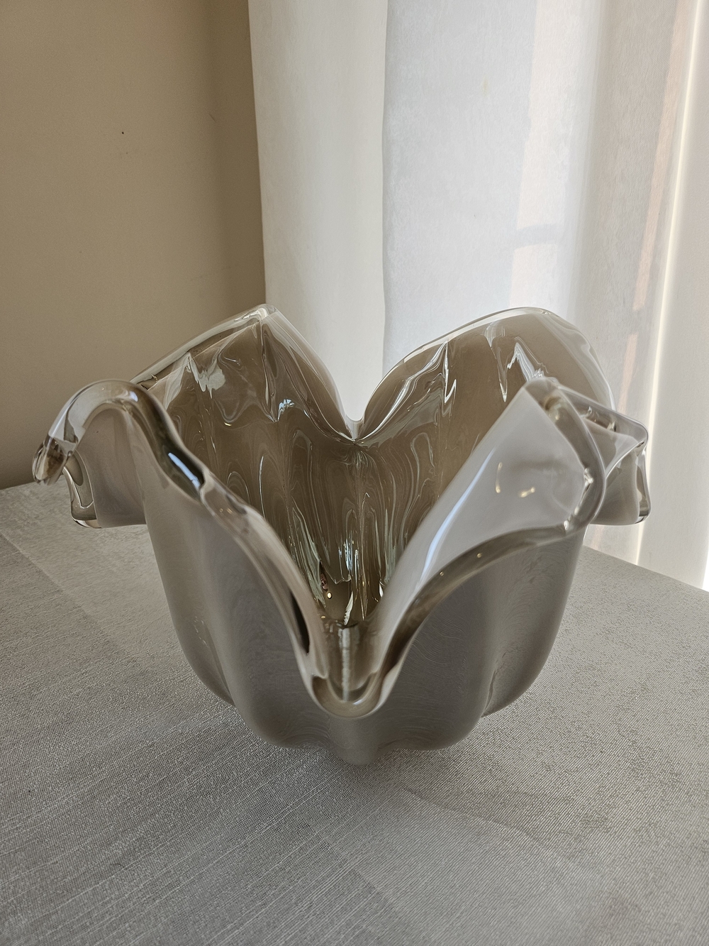 Italian Murano Glass Art Bowl Scalloped Trim Large impeccable centerpiece Bowl